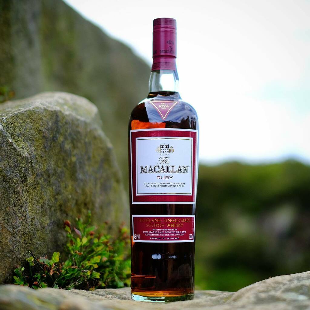 PoshScotch's tweet photo. So I promised during my #macallanweek a review of the #macallanruby and I know it’s a bit late but here it is!

#Macallan Ruby:

Nose: Some dusty, dunnage notes, and old, damp mahogany surrounding some leather books. Sherry and orange oil sit behind the … https://t.co/BGsMA2C3qe https://t.co/J3LVYnke22