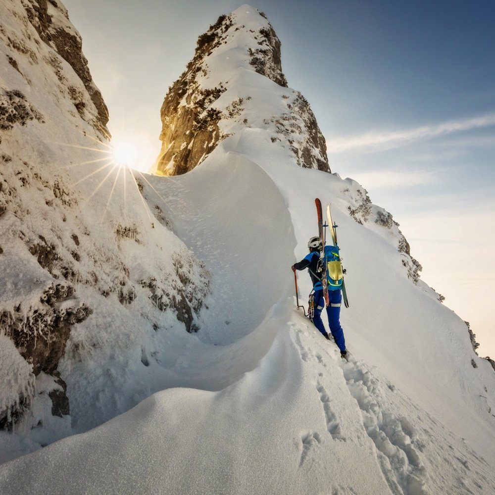Sidas_Sport's tweet photo. Climb the mountains early in the morning to enjoy the light that sets in on the landscape.
#sidas #yourfootcompany #keeponskiing #mountain https://t.co/ABfcd5uuzy