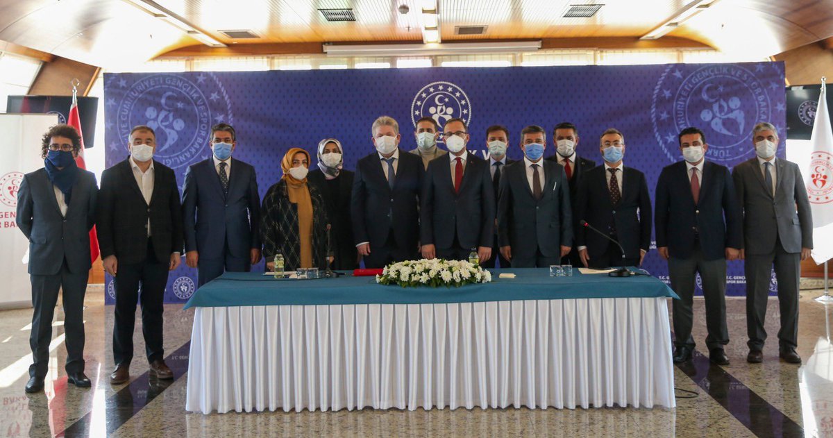 Başarılı millî sporculara ortaöğretimde %100 burs imkânı için Özel Öğretim Derneği ile protokol imzalayan Bakan <a href="/kasapoglu/">Dr. Mehmet Kasapoğlu</a>: Bugün şunu mutlulukla ifade ediyorum, milli sporcu artık ortaöğretimde de tam burslu. Sporcularımız için, milletimiz için hayırlı uğurlu olsun.”