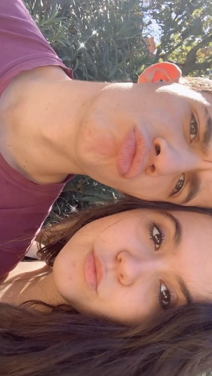 Angela_126_'s tweet photo. Estoy tan enamorada de él 💗✨ @alvxru https://t.co/UqisFXpJjc