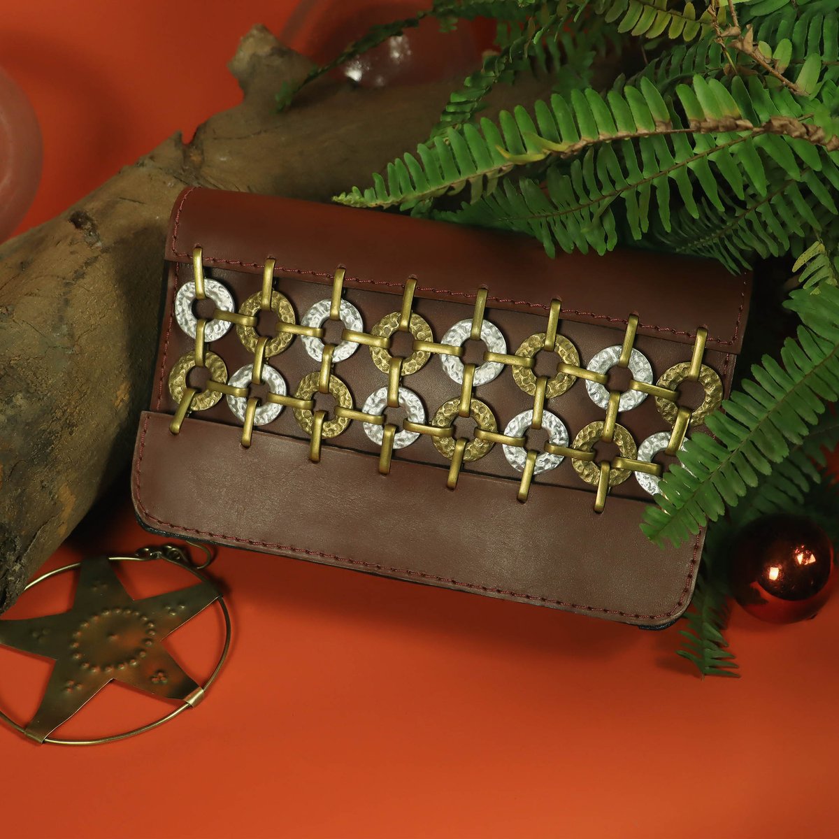 SamiAmindesigns's tweet image. “It’s the most wonderful time of the year”
Shop now and surprise your loved ones!
Available in 6 leather colors.
sami-amin.com/product/300/Br…

#SamiAminDesigns #TextureCollection #ChristmasShopping #HolidaySeason #NewYearShopping #Leather #Brass #ArtPiecesToWear