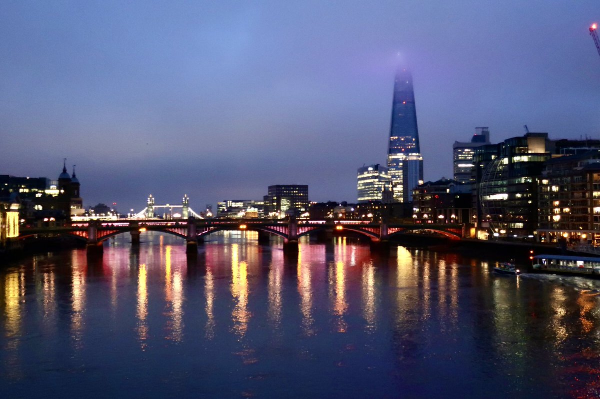 BerkeleySqB's tweet photo. From our evening walk along the South Bank yesterday.. a foggy wintry London town.. #londonwinter #london2020 #winterlondon https://t.co/tnKd8k2axP