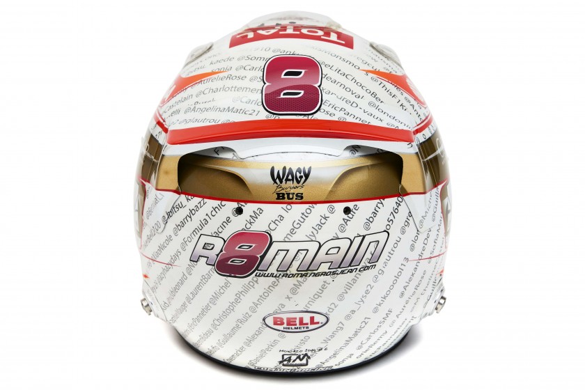 2014 - Mônaco Em uma parceria com a Total, Grosjean colocou o nome dos fãs que dessem RT na marca.Segue o tweet original: https://twitter.com/RGrosjean/status/462537749854429184?s=19