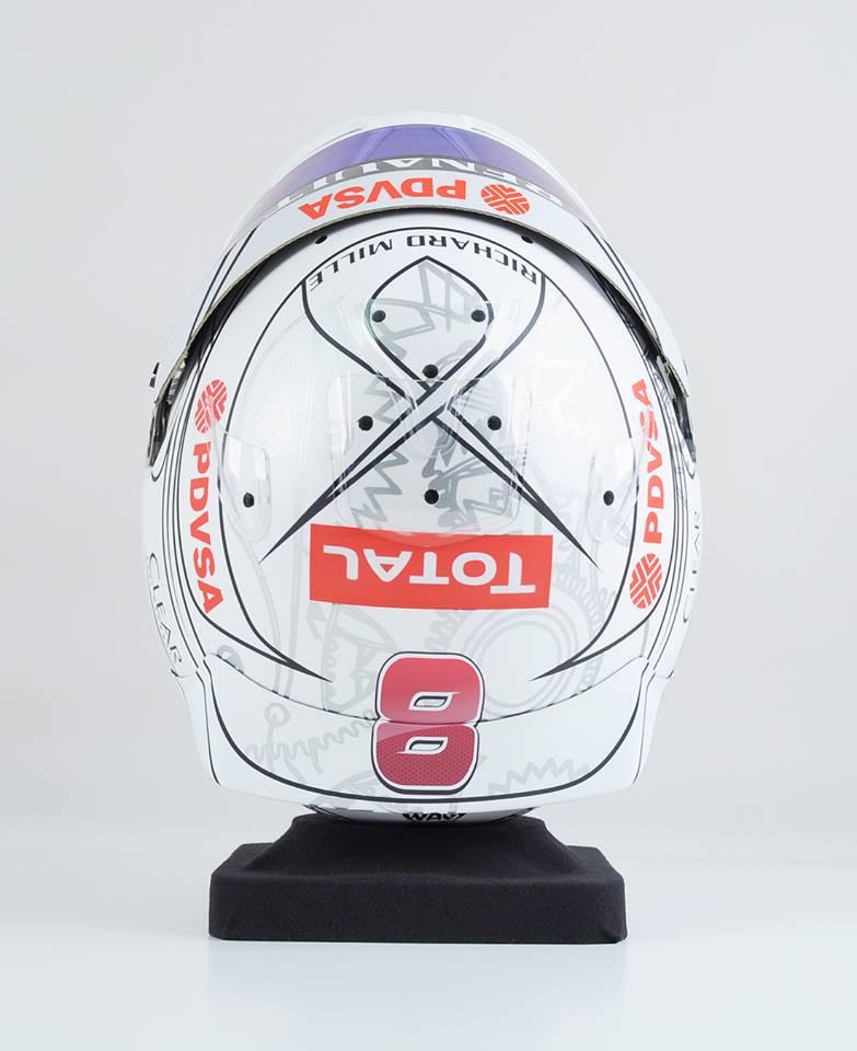 2014 - Abu Dhabi Esse visor azul deixou o capacete muito lindo ao pôr do sol.