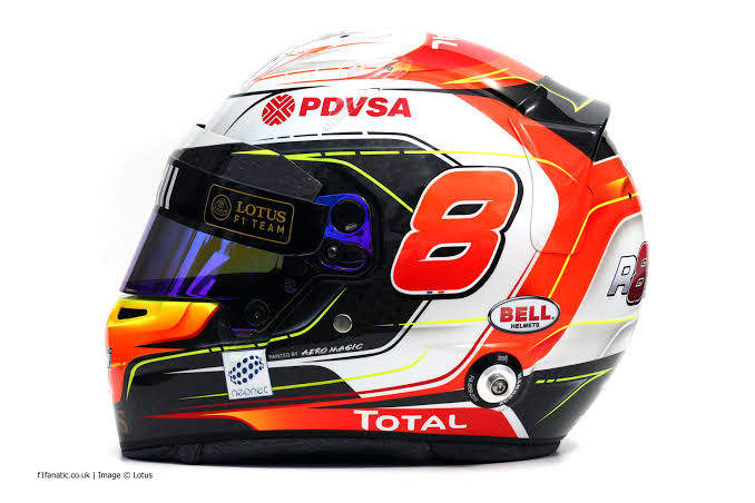 2015A partir desse capacete, Romain passa a carregar Jules Bianchi em seu capacete. Ele partiu dia 17/07/15.Ele mudou a # de  #ForzaJules para  #NeverForget (nunca esqueça) após sua morte. Demorei uma hora pra achar esse detalhe, não encontrei em nenhum site falando disso.