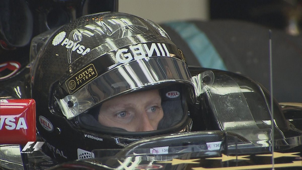 2015 - Pré-temporada Usado apenas em Barcelona em homenagem a equipe Lotus. Capacete da bola 8 de sinuca 