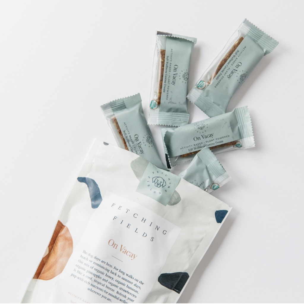 On Vacay Mode 🐾

A taste of sunshine and tropical fruit fuel your furry family through long winter months. ☀️