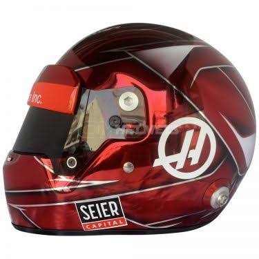 2018 - França Amo esse capacete, de um lado azul, de outro vermelho, no meio branco. A traseira também é linda e vem com o apelido dele: "Le chef".