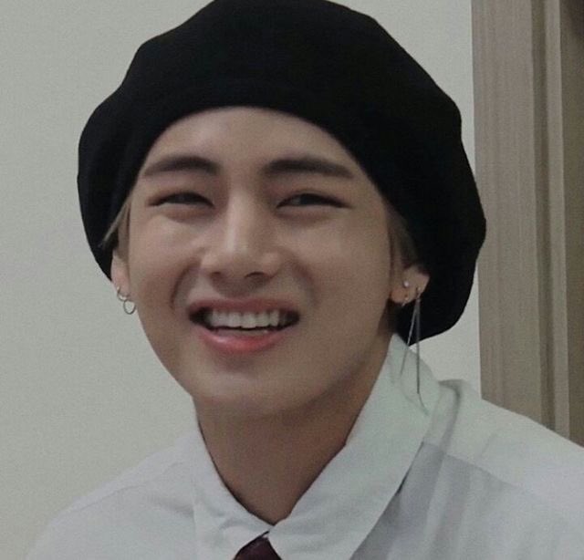 his smile lights up the whole world you can't change my mind...

#HappyBirthdayTaehyung #OurInnerHappinessV <a href="/BTS_twt/">방탄소년단</a>