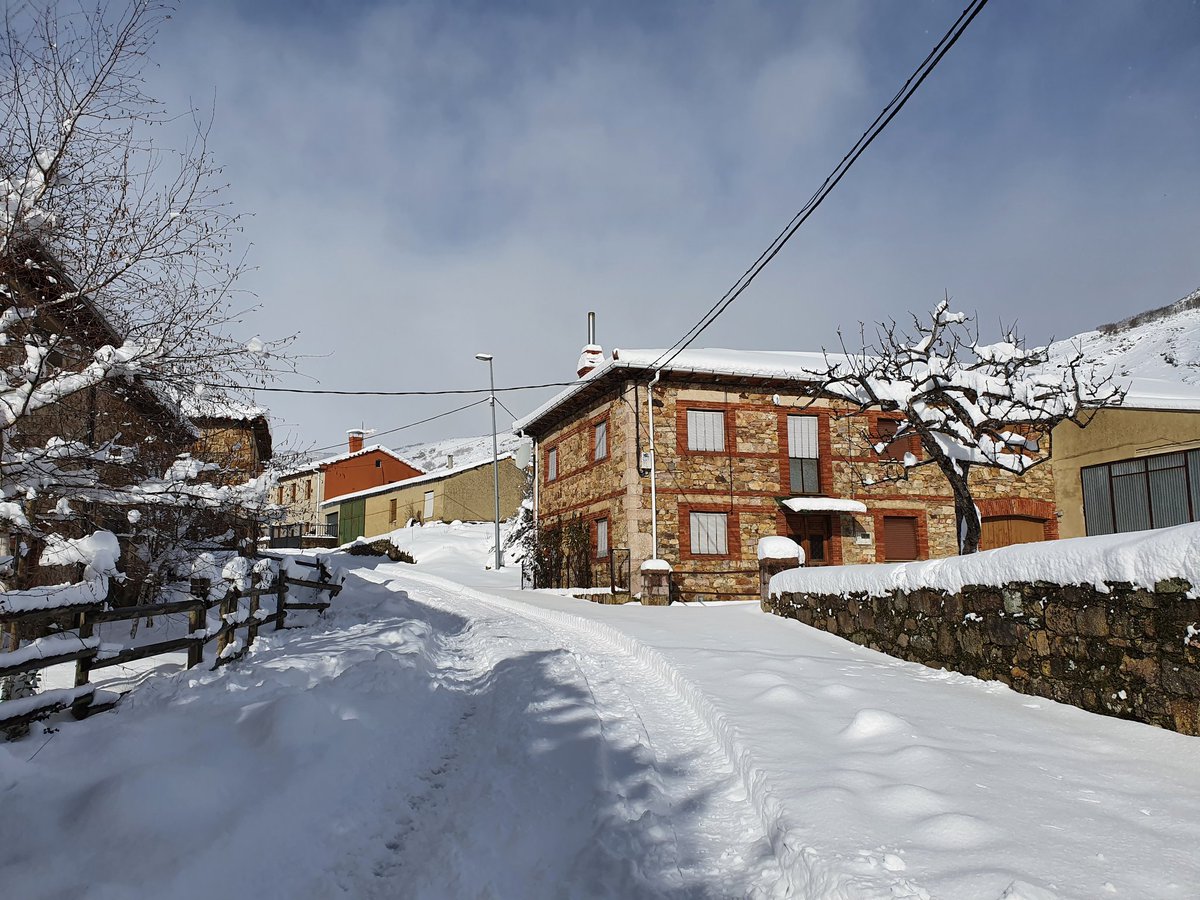 Desafio_Lucha's tweet photo. 50 cm de nieve en Oville, a 1.200m de altitud en la Montaña Leonesa. https://t.co/eLoSJskhVv