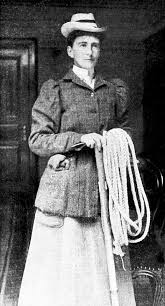 THREAD1/8Lizzie le Blond was born into a wealthy family, the Hawkins-Whitsheds, in 1860. She grew up in  #Greystones, Co.  #Wicklow. As a young woman, Lizzie spent time in  #Switzerland, where she became fascinated by both  #mountaineering &  #photography.  #IrishWomenInHistory