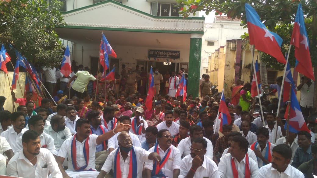 qwz8xXnaSyDWYGx's tweet image. திருத்துறைப்பூண்டி சட்டமன்ற தொகுதியின் சார்பில் வட்டாட்சியர் அலுவலகத்தை சிறுத்தைகள் முற்றுகையிட்ட போது