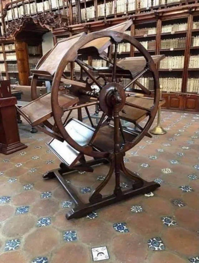 メキシコの「回転式図書閲覧機」300年前の人の知恵が詰まっている