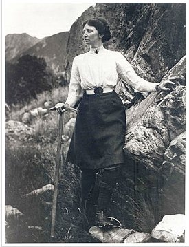 7/8Lizzie published her  #autobiography Day In, Day Out in 1928, & also wrote in other genres.Lizzie's work was, obviously, greatly facilitated by her wealth. She had a private income, owned a lot of land, & could afford to fund her mountaineering & film-making herself.  #Writer
