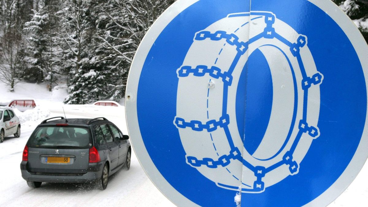 InfoRouteGard's tweet photo. #RD986 Nombreux usagers se rendent au #montaigoual sans équipements spéciaux. Pourtant c'est bien signalé sur le site INFOROUTE30 et sur les routes départementales. @WazeGard @objectifgard @Gard @bleugardlozere  @Prefet30  @Aigoual1567  @AltiAigoual https://t.co/uBDzV4fhT2