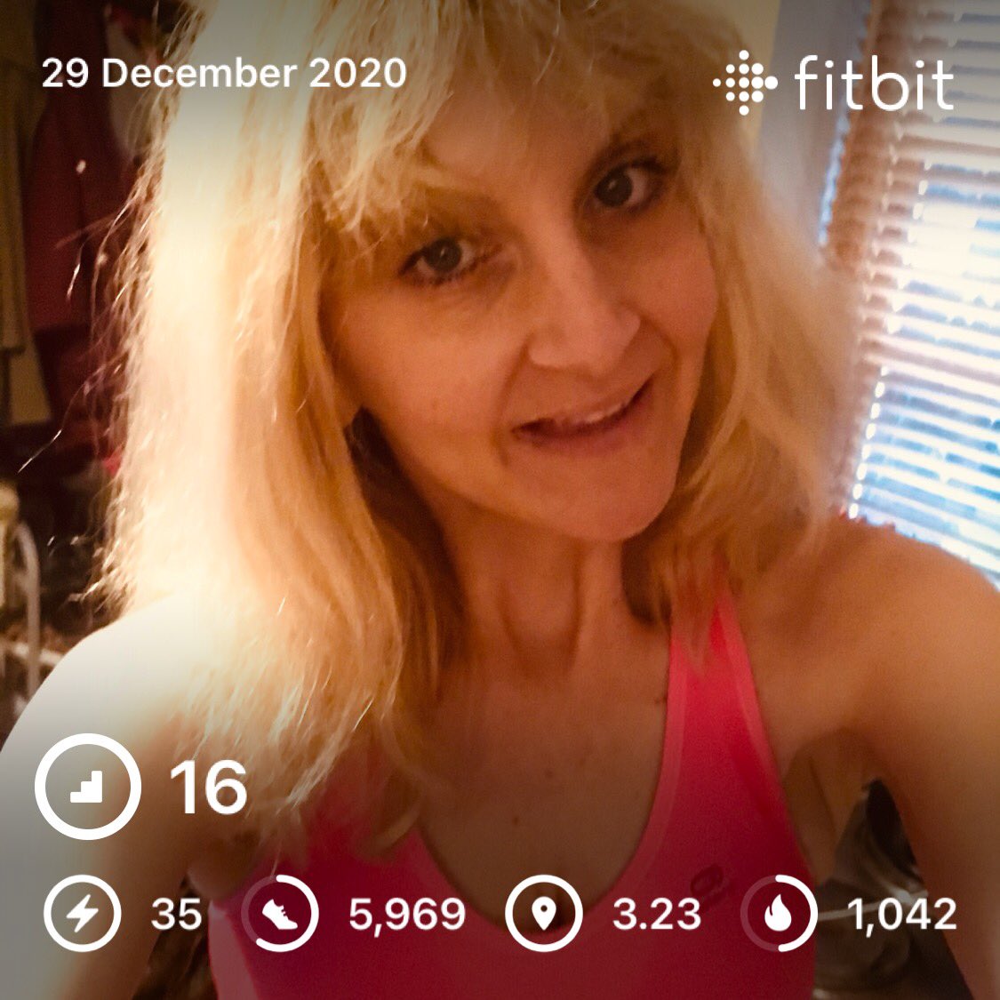 comedyloulou's tweet photo. Normally I run early morning OR just when it’s getting dark as I hate being seen. WELL today I changed that, I ran this afternoon and feel so proud...It’s still light outside too 😉 #happyrunner #proudrunner #fitbitrunner #fitbit #3miler #braverunner #nodirtyoldmen #yes #chuffed https://t.co/ZQveqknVYB