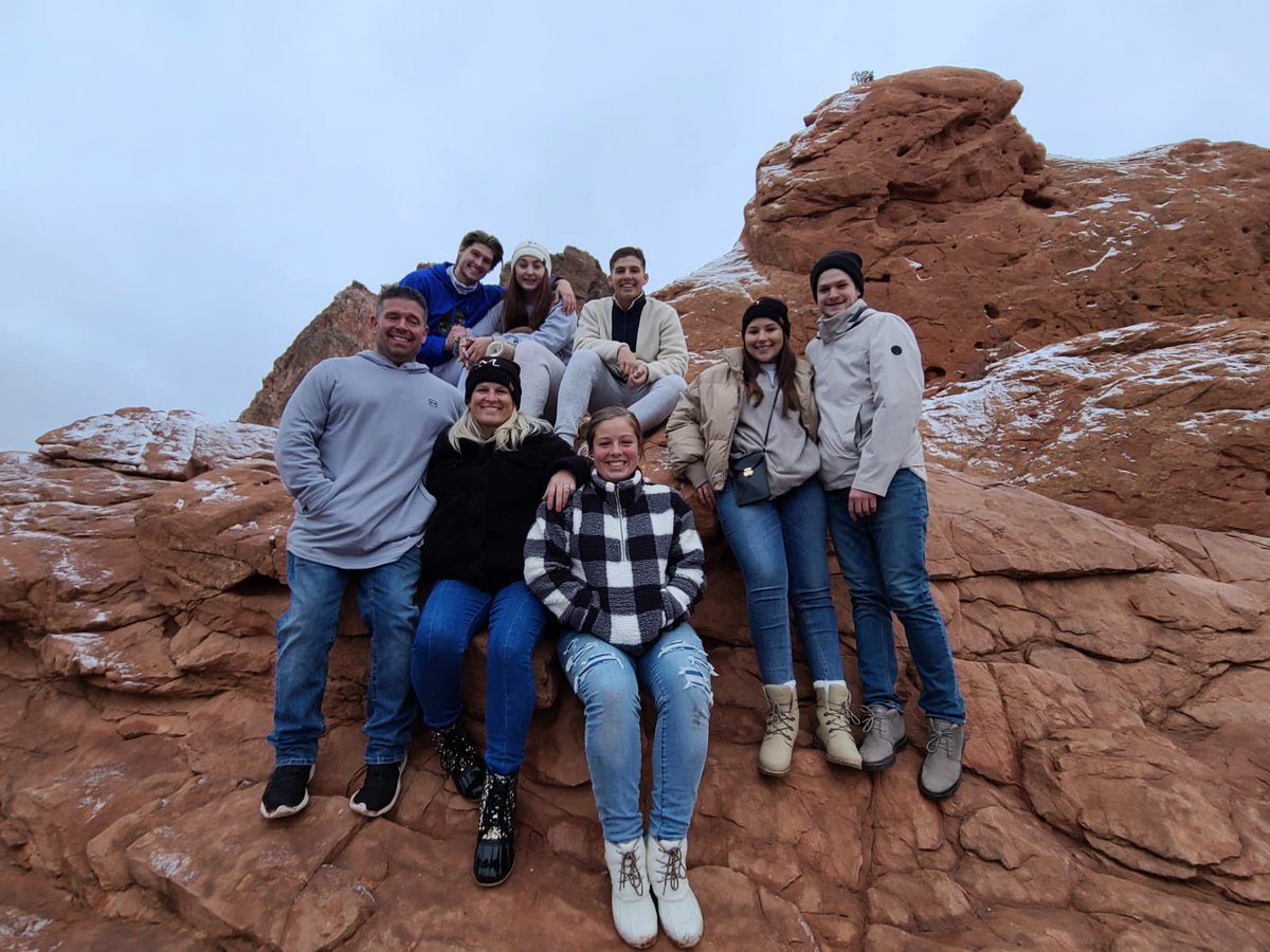 ChloeEllis_9's tweet photo. Had a great time hiking in the Garden of the Gods with the FAM!! ♥️❄️ #FAMILY https://t.co/DV0Uygenni