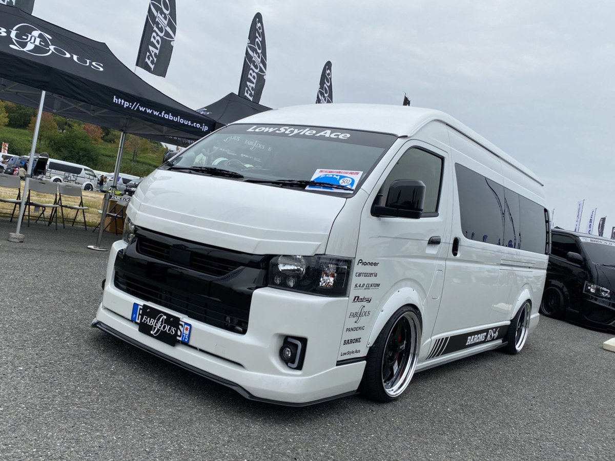 S A D Custom Thailand Daisy Hiace カスタムを知りつくした者だけが辿り着ける領域 やってる シンプル シンプル仕様でも他と違うオーラを出せるのはs A Dカスタムだけ お仕事車に ファミリーカーに トランポ仕様に さぁデイジーで出かけよう
