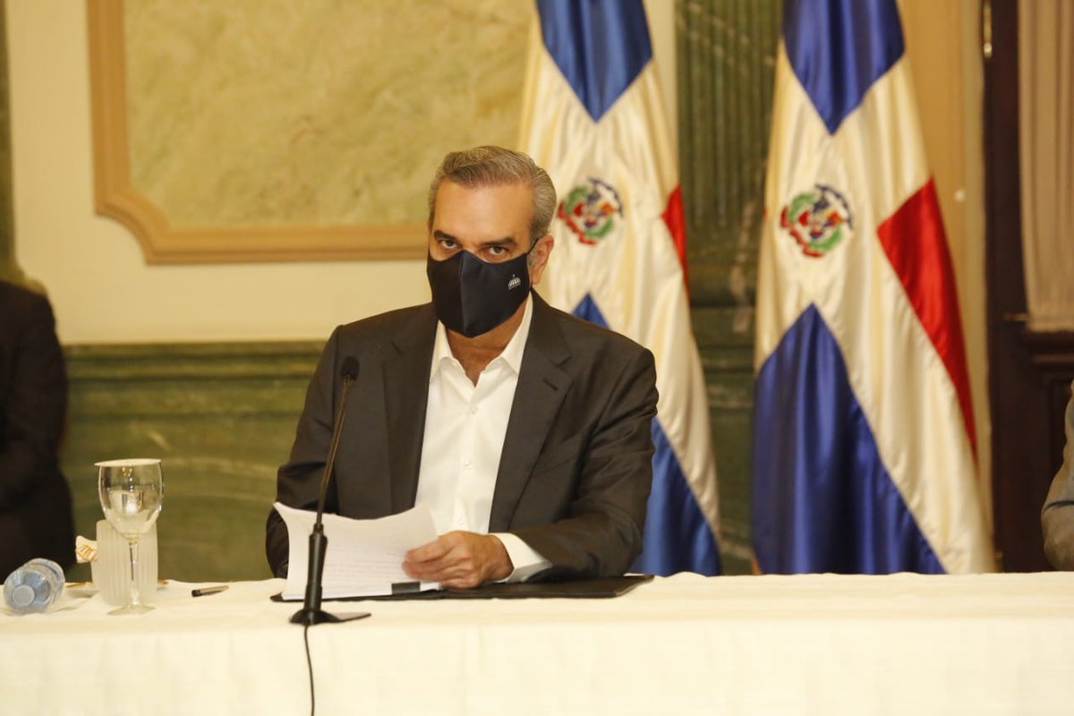 Luis Abinader a la población: "Reitero, tienen que mantener el orden porque de lo contrario vamos a tener que ir a distanciamientos mayores, queramos o no"
#ListínDiario
