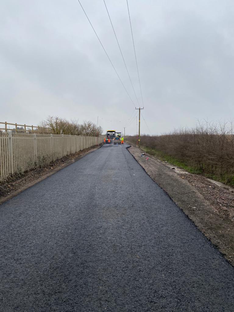 PhoenixSurf's tweet photo. We are working today for @mickgeorgeltd in Mepal to the new 1km access road, being carried out over the break to avoid disruption to the busy quarry.

#construction #surfacing #tarmac  #roadconstruction #quarry https://t.co/SUH2esPUqY