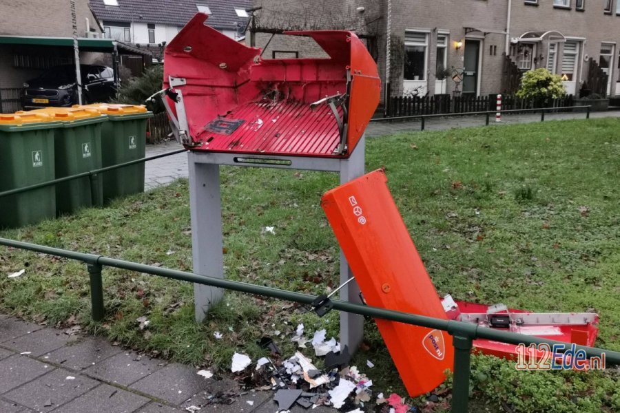 Brievenbus van PostNL opgeblazen in #Ede. 112Ede.