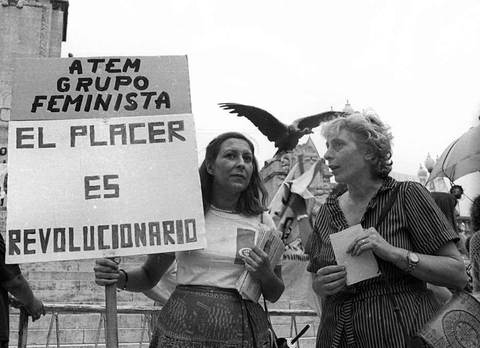 GermanBec_'s tweet photo. Mujeres en Argentina, año 1984

Hoy 2020, por fin, va a ser ley 💚 https://t.co/37Ccpu2zmT