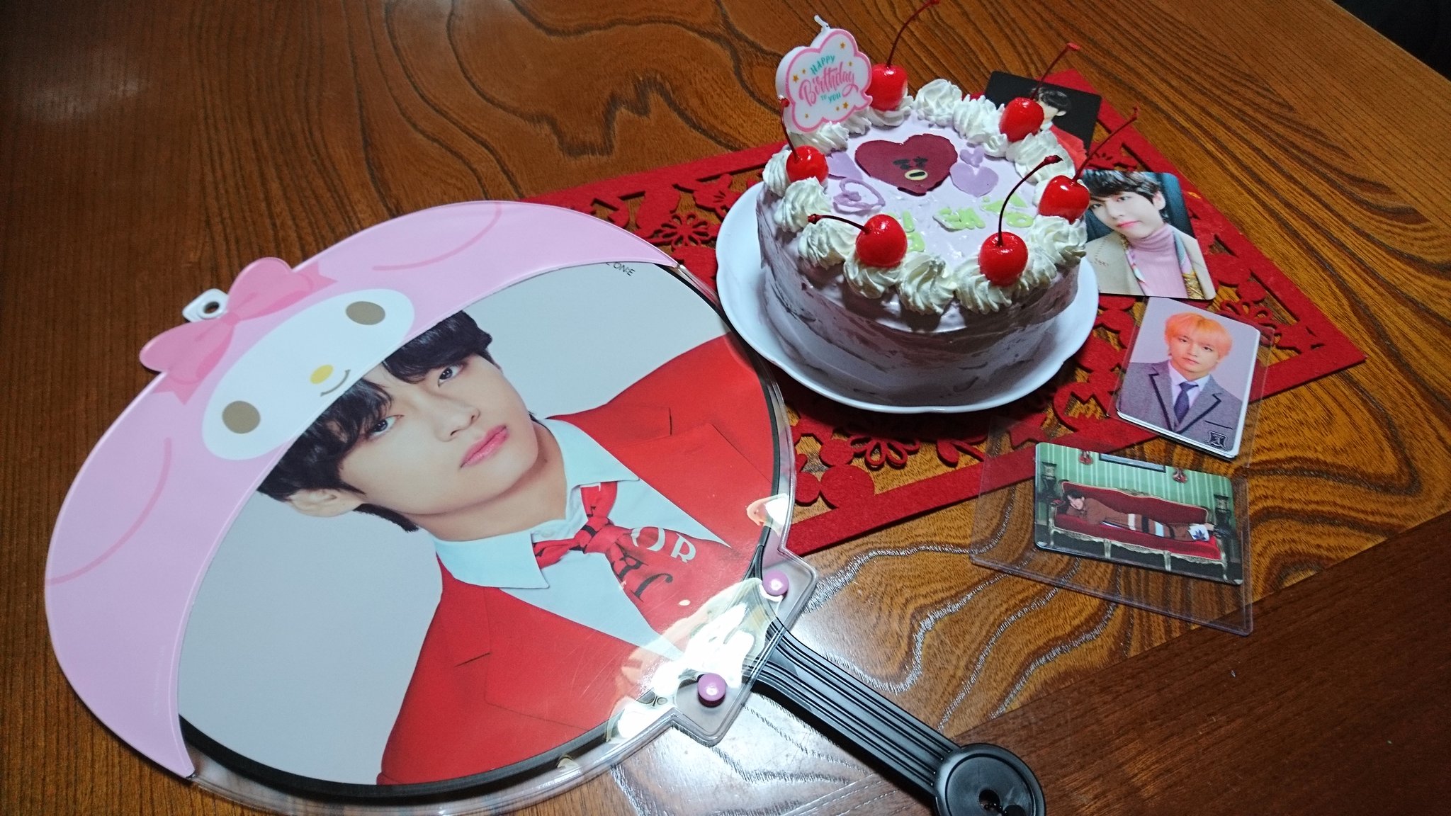 メグ ᑭᖇooᖴ Happybirthday Taehyung 娘がセンイルケーキ作ってお祝い Bts V Happyvday T Co 8lhobftxhl Twitter