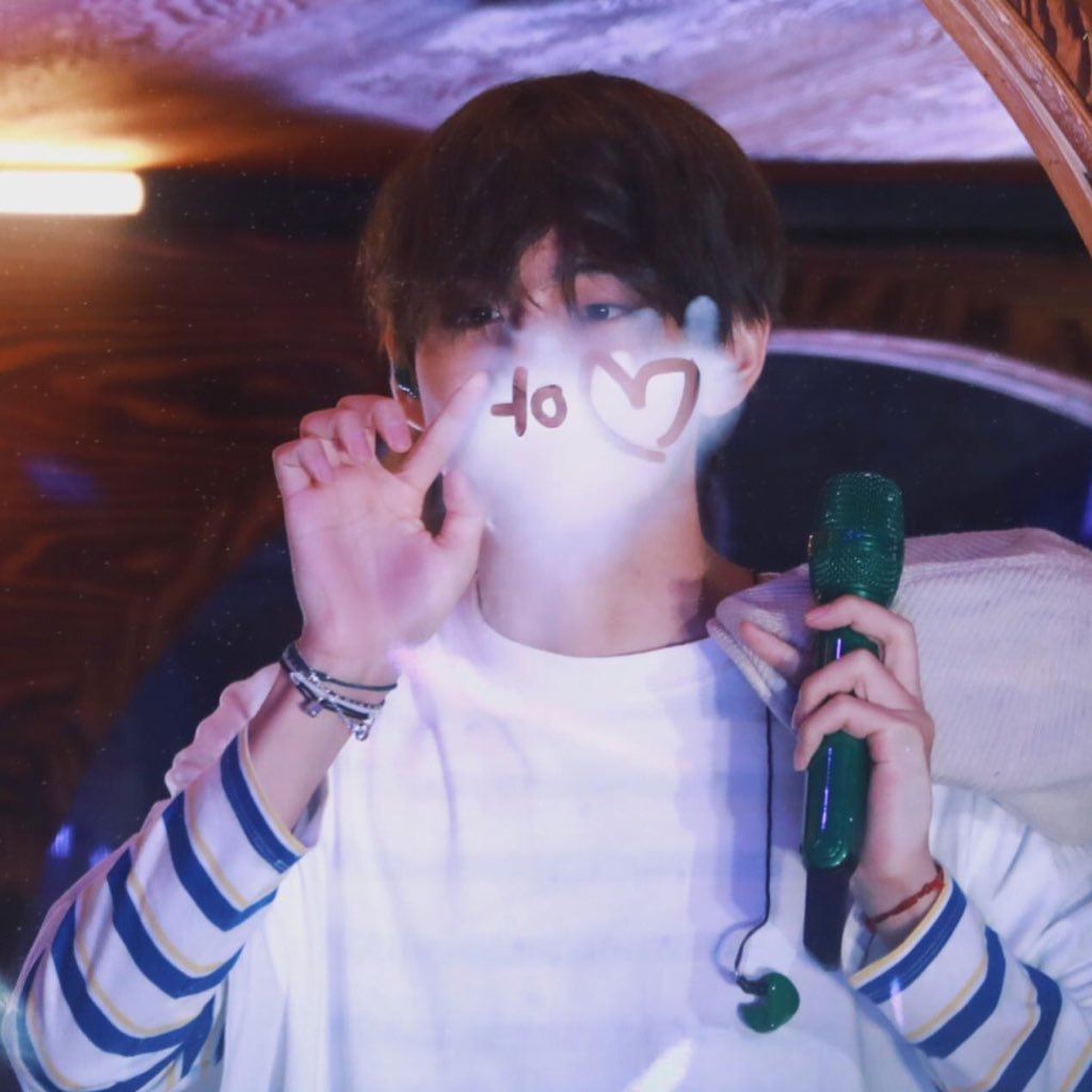 jhenegguk's tweet photo. happy birthday to our baby bear !! thank you for always making us happy and loved with your songs, you make me wanna be a better person. i purple you !! 💜
#HappyBirthdayTaehyung
#WinterPrinceTaehyung
#HAPPYVDAY 
#HappyTaehyungDay https://t.co/pT2c3kap8W