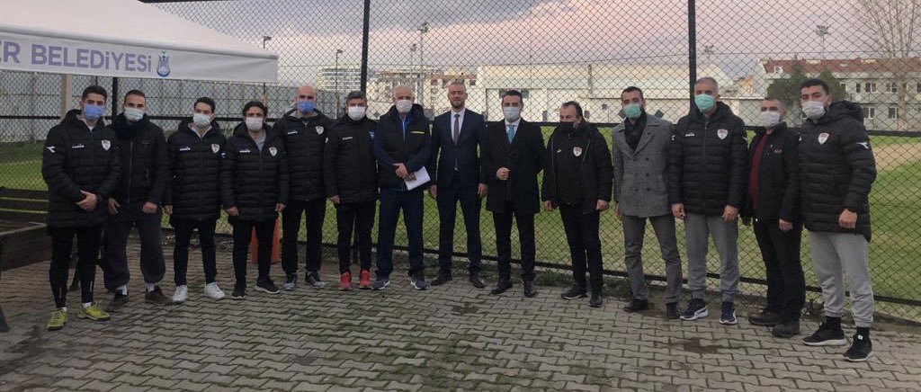 Manisa Vali Yardımcısı Sayın Mevlüt Özmen, bugün Tarık Almış Spor Tesislerimizde, Kulüp Başkanımız Murat Yörük ve yöneticilerimizle bir araya geldi. Tesislerimizi gezen ve altyapı hocalarımız ile sohbet eden Vali Yardımcısı Mevlüt Özmen, takımımıza başarılar diledi. #manisaspor