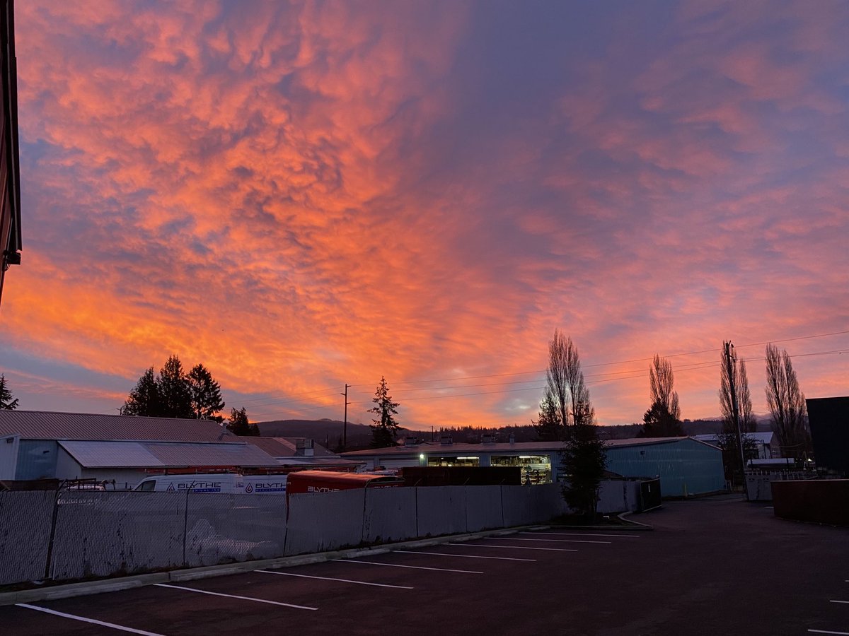 eajohnson14's tweet photo. Not a bad view from the office this morning https://t.co/0xC2SmBtxM