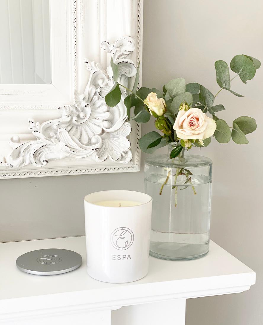ESPA candles are perfect for those who enjoy cosy nights in and comforts of their home. Choose from ESPA’s perfectly hand-poured blends to envelop you and your home. #ScentStory @slimmingworldxgemx