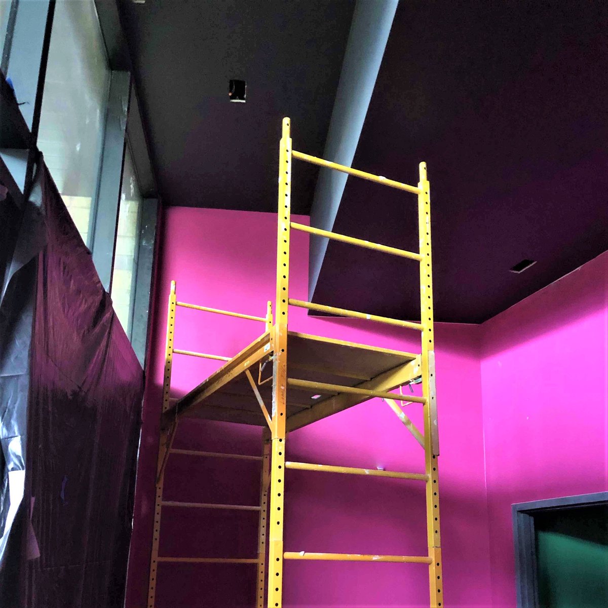FalconConstNRGC's tweet photo. The #falconconstructionllc team is proud to be working with @electricplaybox to deliver immersive adventures that everyone can enjoy. We're helping #electricplaybox create unprecedented environments where guests of all ages can explore, and let their imaginations run wild 😀 https://t.co/reX5dVCCtO