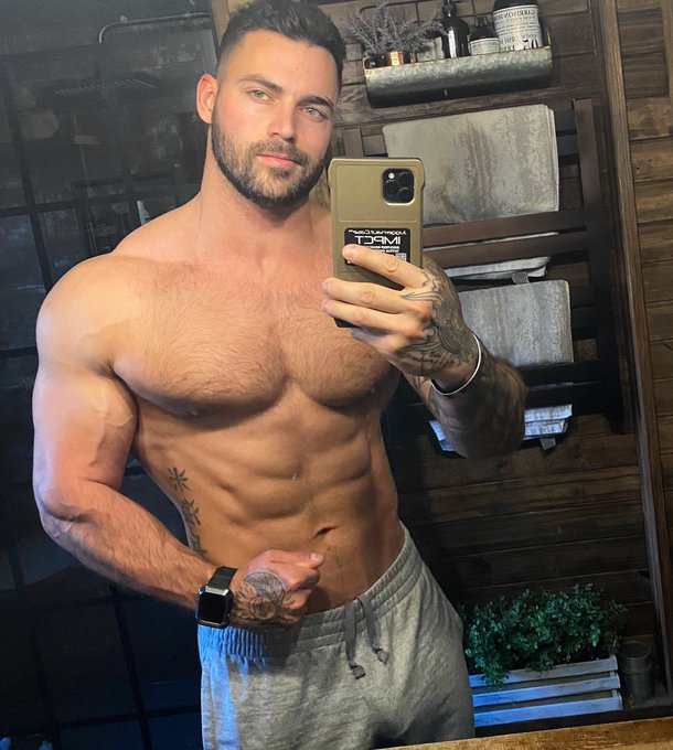 Morning workout✅ Feeling good😏 https://t.co/rzaiC9BSdq https://t.co/JG2BiiOly1