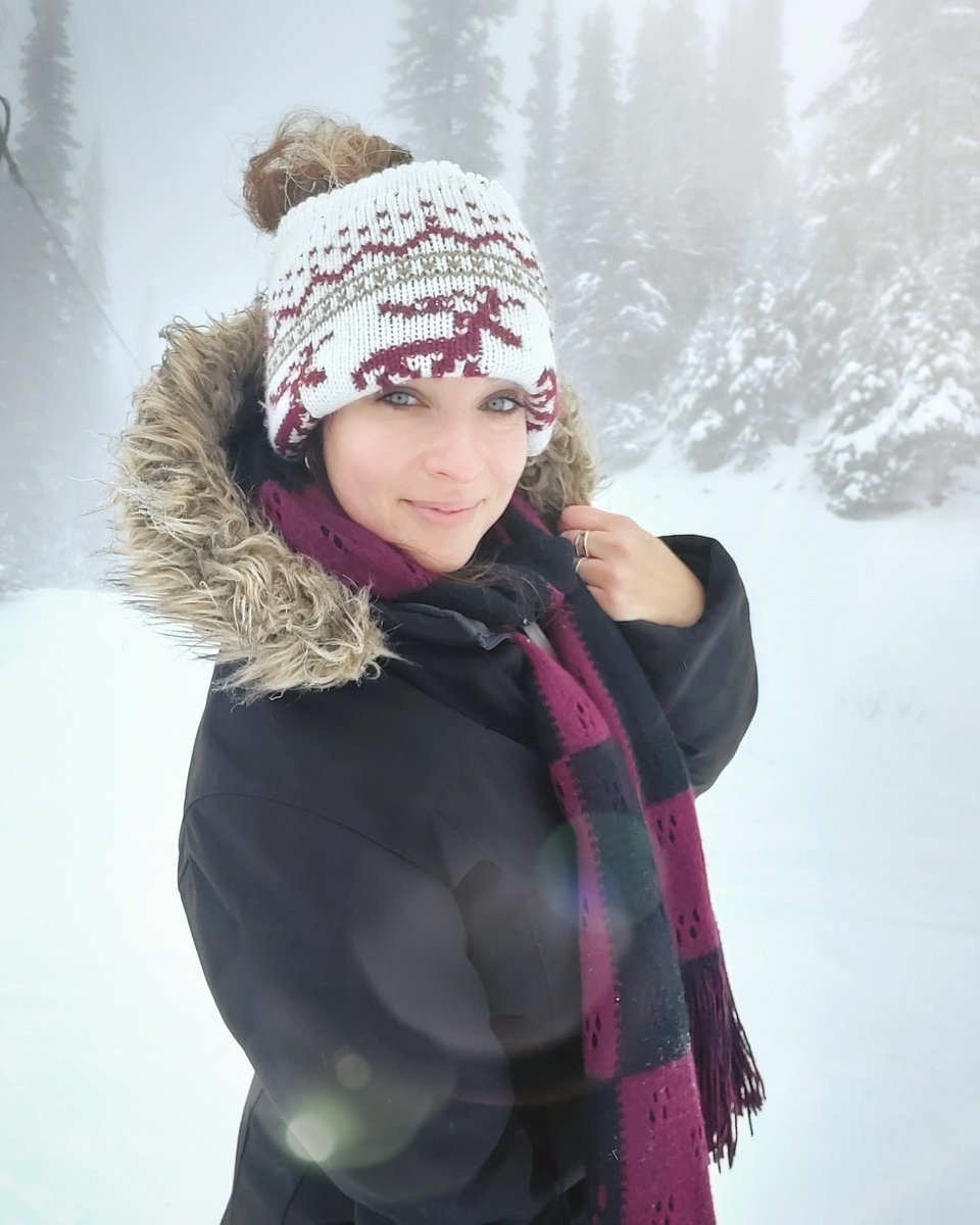 🕊🙏💫2021... Looking forward to a brand new year!😃🧜‍♀️🎶
#emoiryah