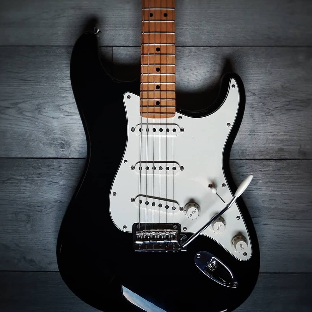 chrislee2209's tweet photo. .
#fender #fenderstratocaster #stratocaster #electricguitar #guitar #gearnerds #guitarcollection #guitargear #music #musician #musicians #musicislife #recording #studio #bedroomstudio #tonelovers #rock #pinkfloyd #guitarist https://t.co/eFnhqBNjeM