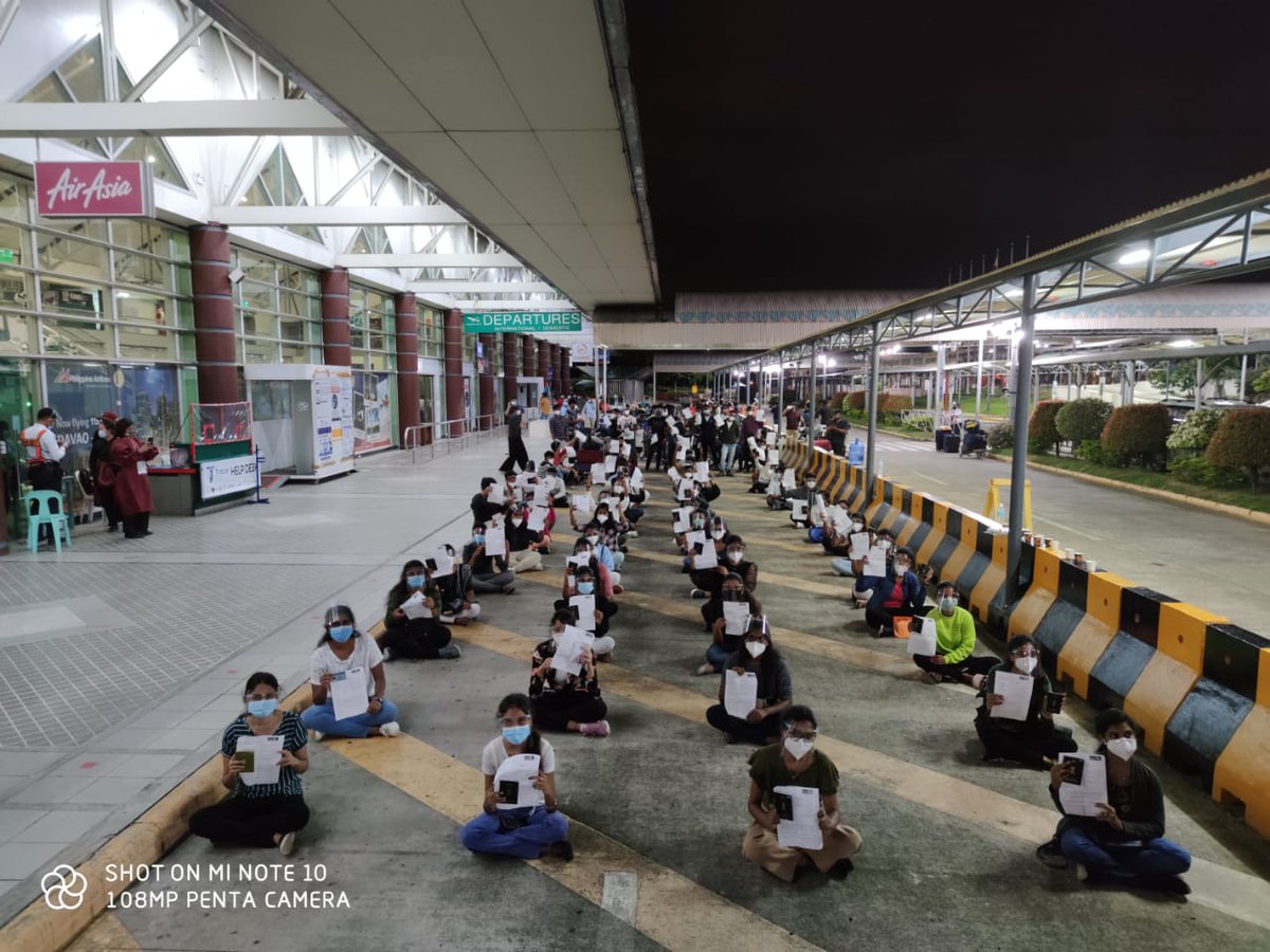 thirumaofficial's tweet image. #ஃபிலிப்பைன்ஸ் நாட்டில் மருத்துவம் பயின்று முடித்த தமிழ்நாட்டைச் சார்ந்த மாணவ- மாணவியர் 100பேர் அந்நாட்டு விமானநிலையத்தில் பலமணி நேரமாகத் தவிக்கின்றனர். அவர்கள் பாதுகாப்பாக தமிழ்நாடு திரும்புவதற்கு மைய-மாநிலஅரசுகள் உடனடியாக உரிய நடவடிக்கை எடுக்குமாறு வேண்டுகிறேன். 
@CMOTamilNadu