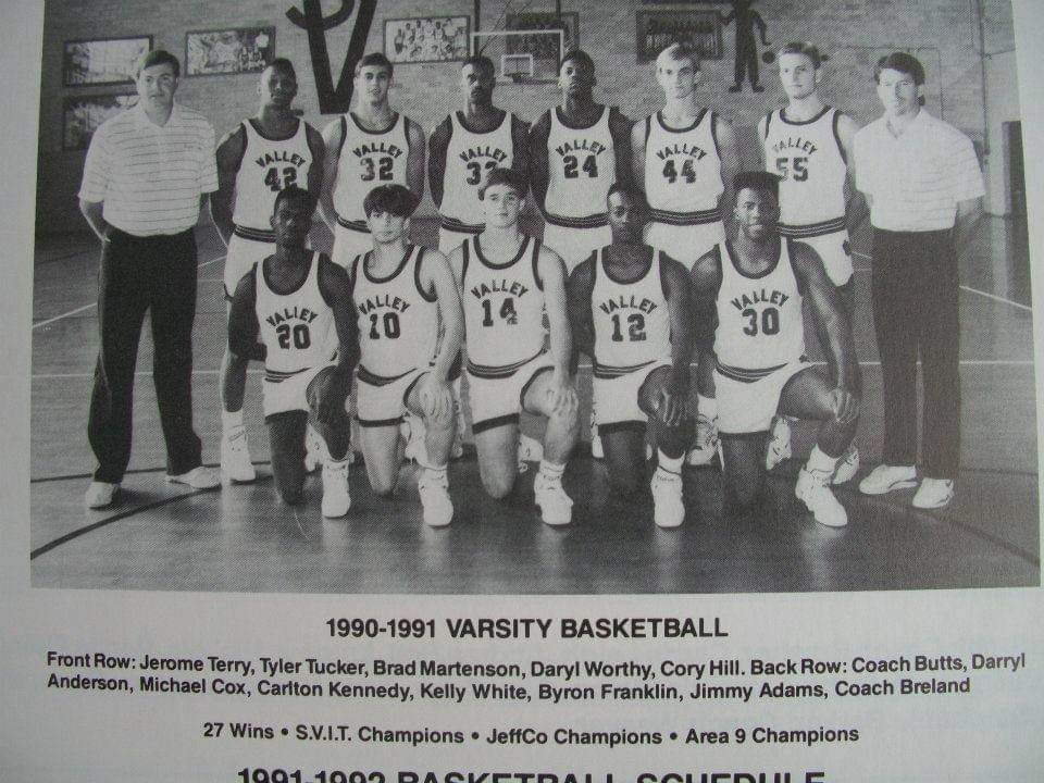 svmounties's tweet photo. ON THIS DAY IN MOUNTIES HISTORY - December 29, 1990 - 30 years ago today - Shades Valley vs Bibb County in the 36th Annual Shades Valley Invitational championship game #MountieMadness #GoMounties 🔴⚫ @juwanhoward_1 https://t.co/RMI8KNr6Lh