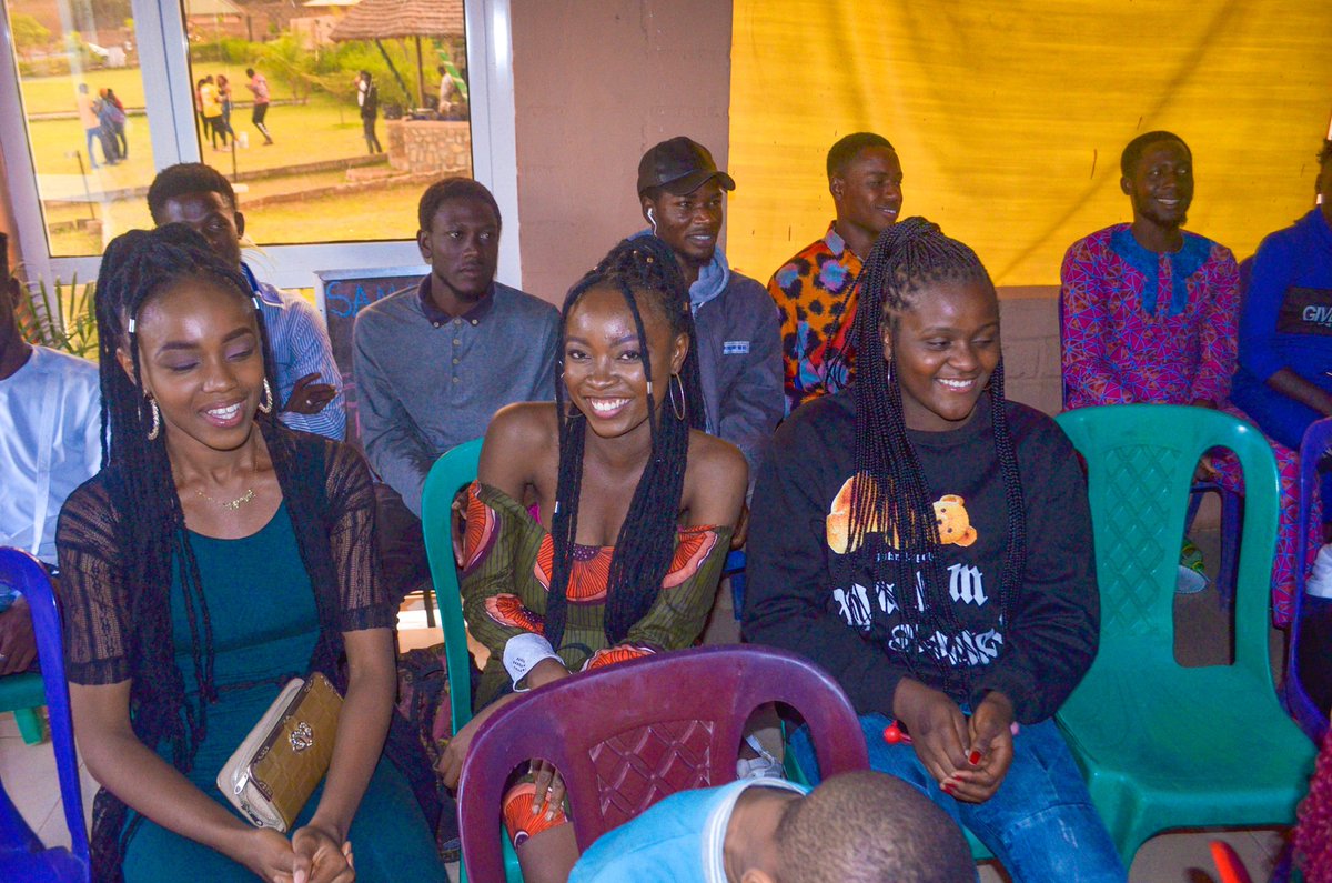 buzzy_comedian's tweet photo. Moments from LAFF OUT LOUD WITH MC BUZZY Twas a hit back to back bless God 🙏 Next year's own would be bigger and greater on God 😇🙏👼
#LAFFOURLOUDWITHMCBUZZY
#20DECEMBER2020 https://t.co/0NZneJnWe3