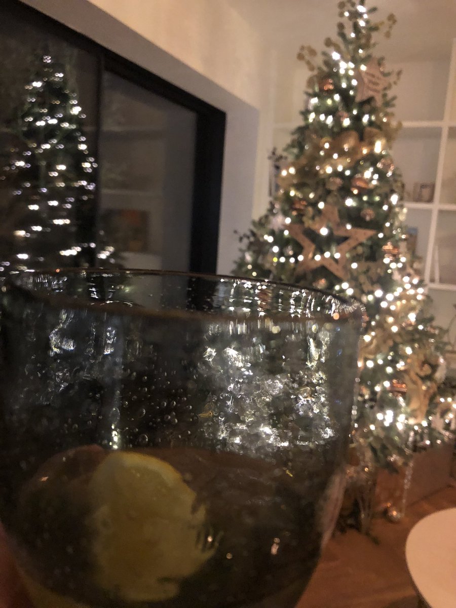 Finally got around to trying <a href="/Schofe/">Phillip Schofield</a> Christmas gin from <a href="/craftginclub/">craftginclub</a> Filled with lots of Christmas spicy yumminess. Loved it, thanks guys 🎄👌❤️