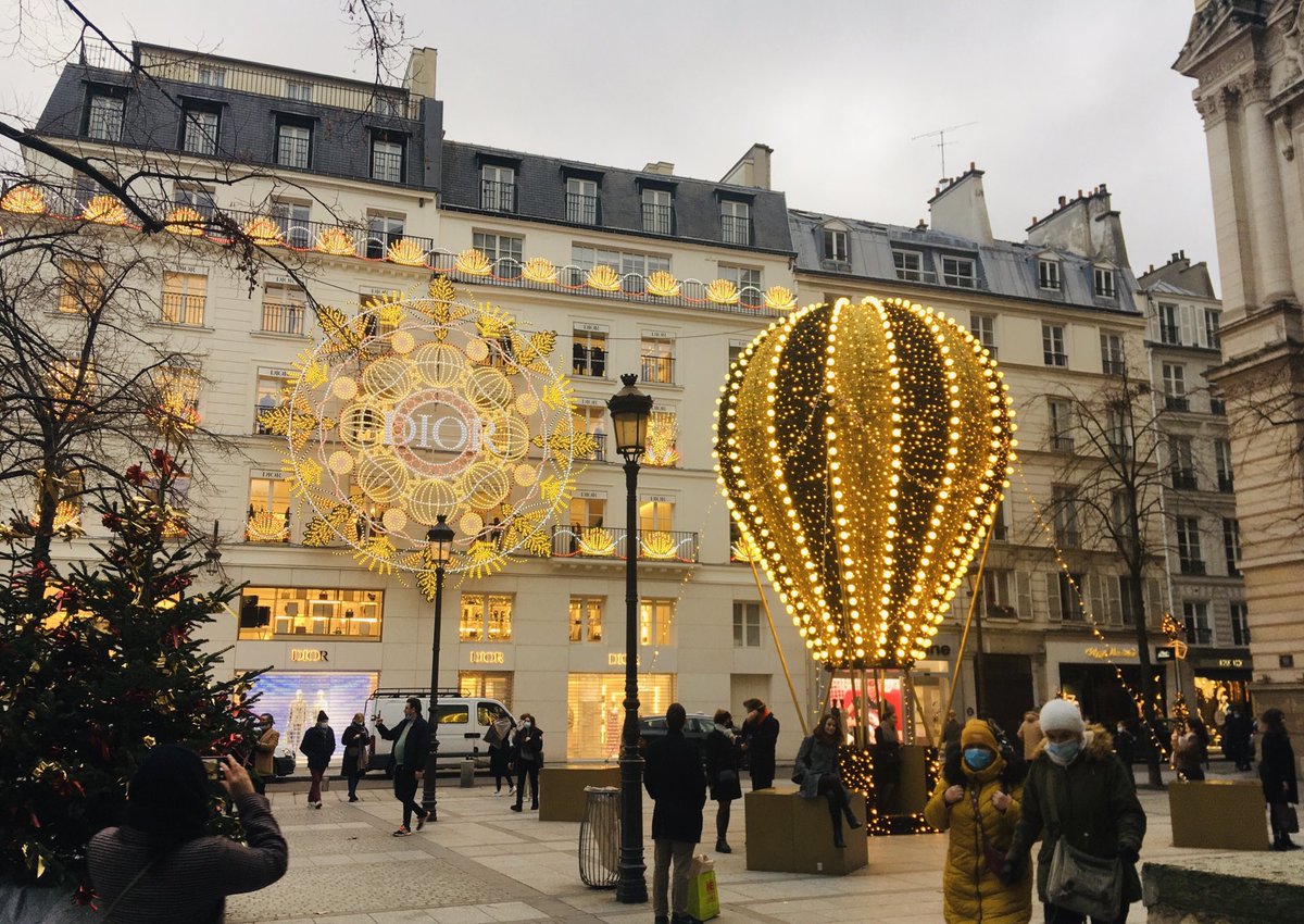 Ballade avant la nuit tombée rue du Faubourg Saint Honoré #paris