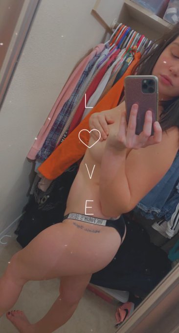 Do you want to see the uncensored version cum follow my page 😈🤤                      RT             <a href="/tag/booty"class="tags"><span>#booty</span></a><a href="/tag/glasses"class="tags"><span>#glasses</span></a><a href="/tag/selfmade"class="tags"><span>#selfmade</span></a><a href="/tag/milf"class="tags"><span>#milf</span></a><a href="/tag/bootygang"class="tags"><span>#bootygang</span></a><a href="/tag/o"class="tags"><span>#o</span></a>