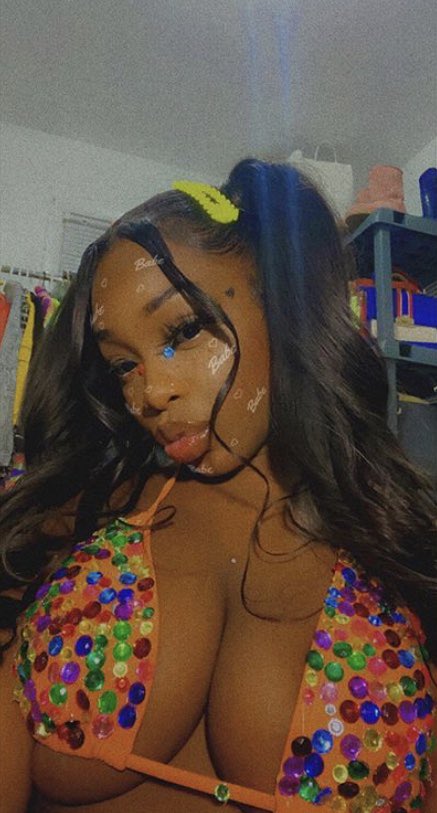 rennmaaa's tweet image. Big titties you can fall in love with 💕