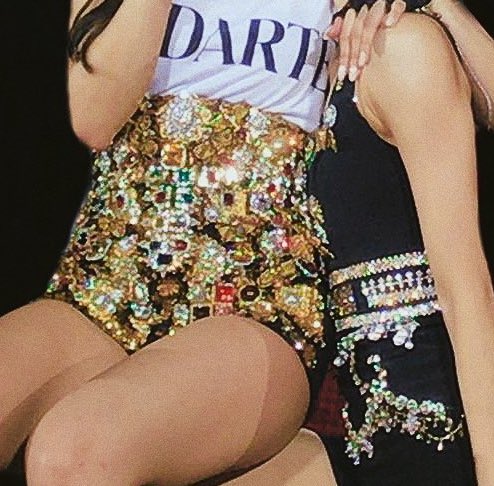 “Who in Blackpink?” but it’s actually Jenlisa, a thread: