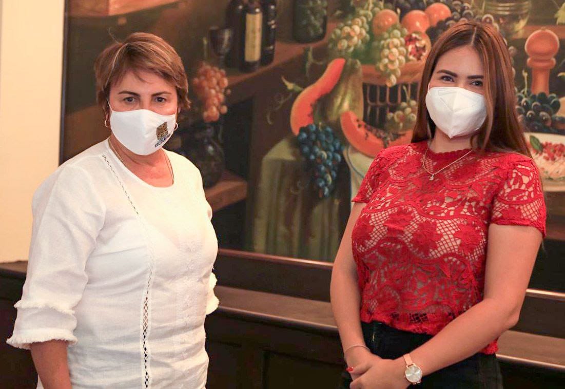 LauraBeristain's tweet photo. Contenta por haber sostenido una fructífera charla con la dirigente del @PartidoMorenaMx en #QuintanaRoo, @AnahiGonzalezQR. Un gusto contar cada vez con más mujeres en la política. Trabajando por la #CuartaTransformación @mario_delgado @lopezobrador_. https://t.co/nPj2ei0KXE