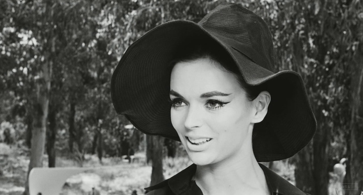 Happy Birthday to Barbara Steele who\s now 83 years old. Do you remember this movie? 5 min to answer! 