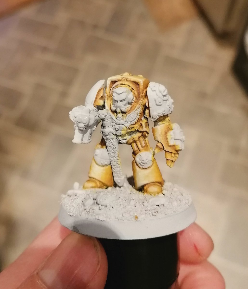 LostGraw's tweet photo. Started work on my first #12DaysofColour mini - an #oldhammer Terminator Captain. So far, its been a lot of fun, I paint by layering washes and often paint wet into wet, so style-wise it was quite easy.
#Warmongers #WarhammerCommunity #miniaturepainting #tabletopgames @WarComTeam https://t.co/UGgIgAsyny