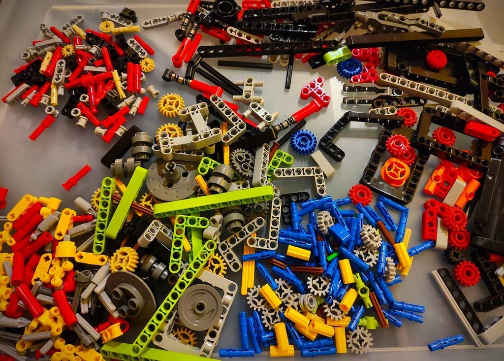 MiWegener's tweet photo. My world is colourful 🌈.
.
.
#rainbow #rainbowcolors🌈 #rainbowcolours #legotechnic #lamborghini #lamborghinisian #greens #colourfullife #noppensteine #helddersteine #klemmbausteine #klemmbausteinwelt #abendbeschäftigung #männergeschenk #männersache #… https://t.co/iV9fmK4H3w https://t.co/omenIbYYxK
