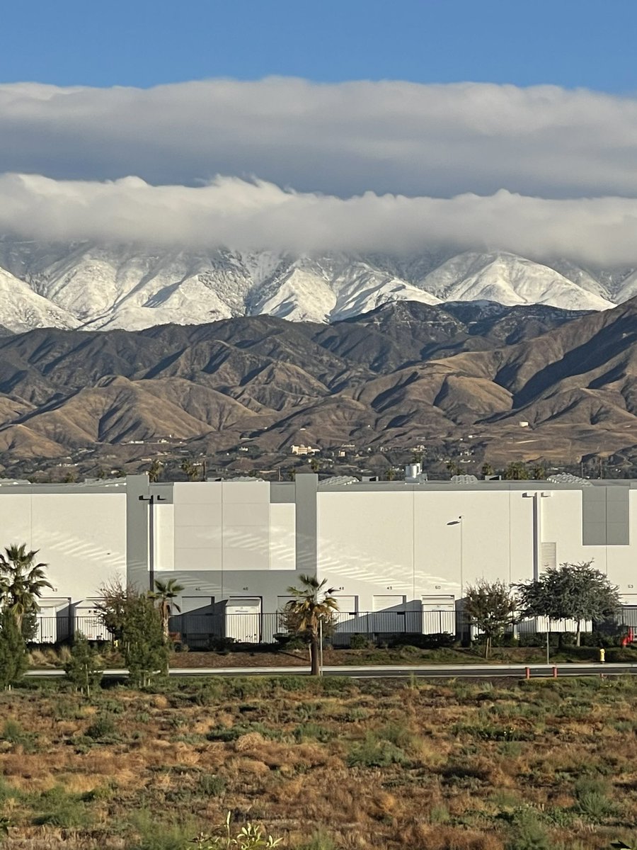 SaynaNorouzi's tweet image. This is the view from my office (I wish lol) 😁😅 #snowday just in time #CleanandBright #medtwittter #nephtwitter