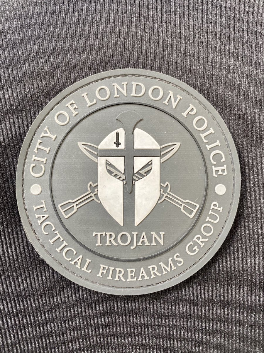 I was fortunate enough to meet some armed  @CityPoliceCops via  @CityFed  In awe of their bravery, it was fascinating to hear about their spectrum of work, including their advanced medical training. These officers volunteer for the extra risk  Thanks for the badge   #Heroes