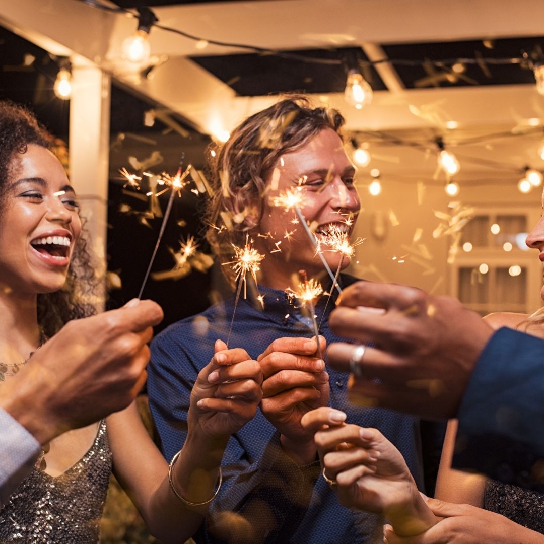 RoseInsuranceCT's tweet image. Approximately 57% of fatal collisions on New Year’s Eve are alcohol related. Use these tips to stay safe. wikihow.com/Avoid-Drinking…